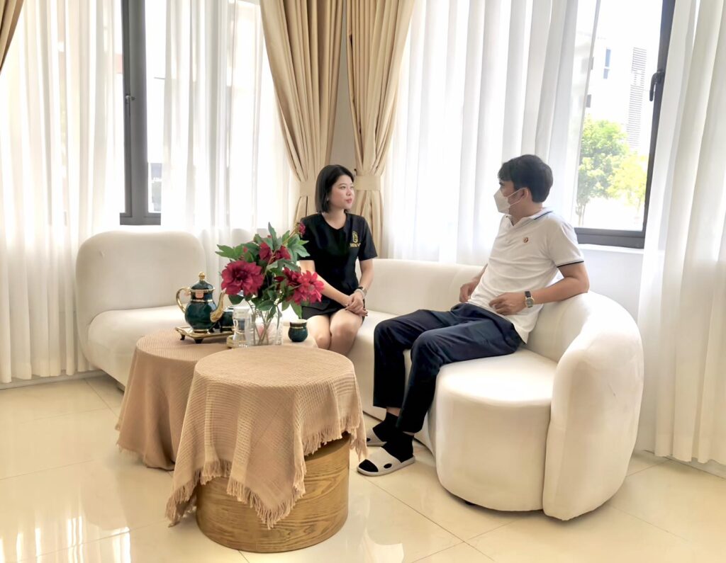 Nhân viên tư vấn chuyên nghiệp