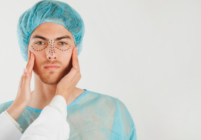 Định hình khuôn mặt nam được thực hiện bởi chuyên gia lâu năm