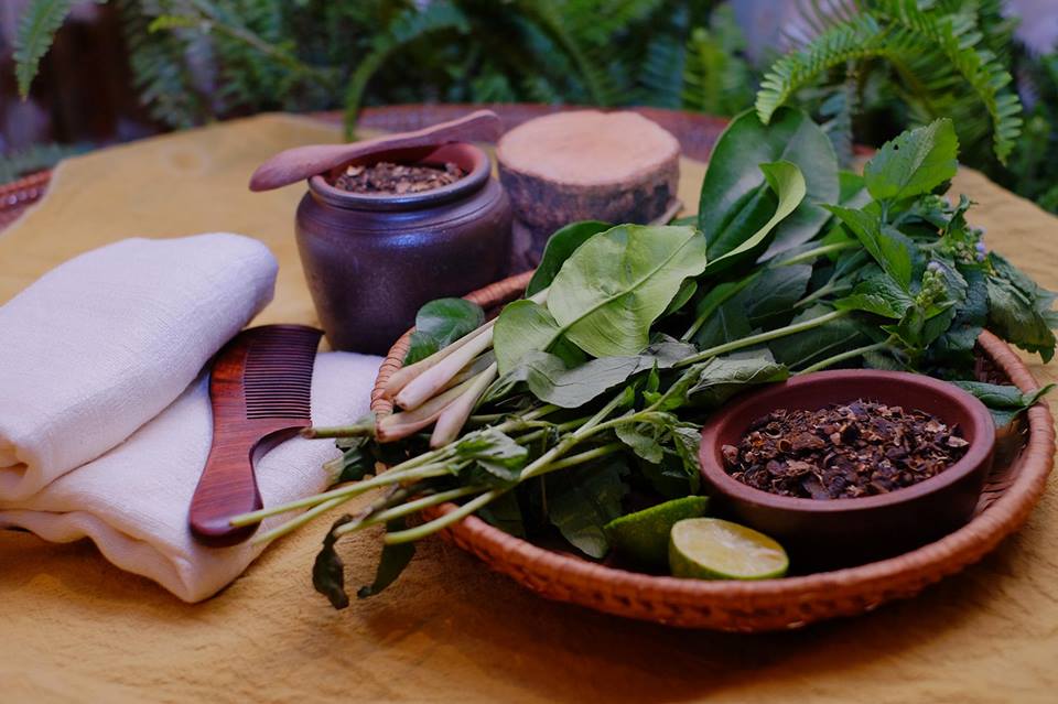 Winston sử dụng dầu gội thảo dược giúp nuôi dưỡng mái tóc tốt hơn.