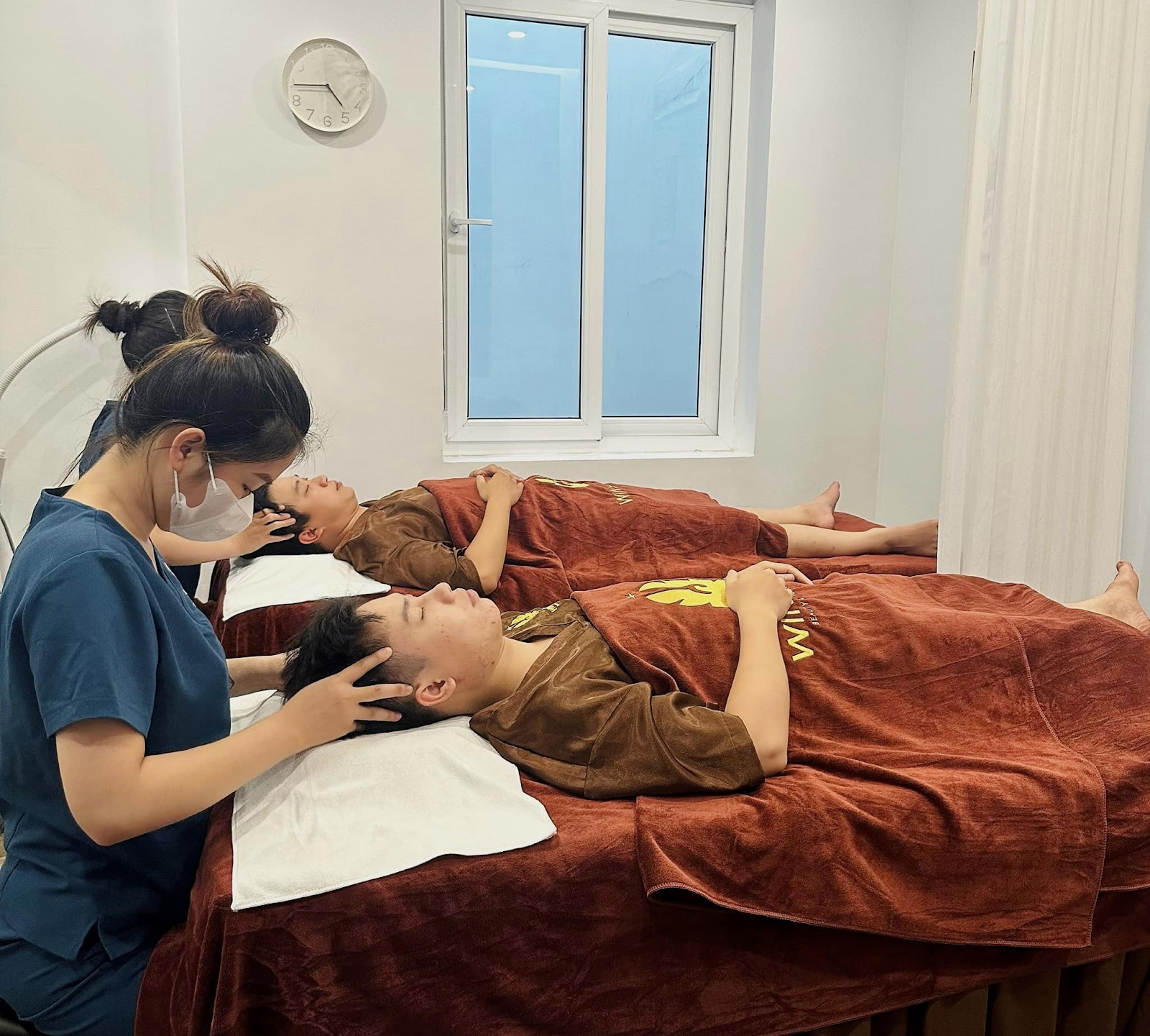 Massage ấn huyệt tại Thẩm mỹ nam Winston 