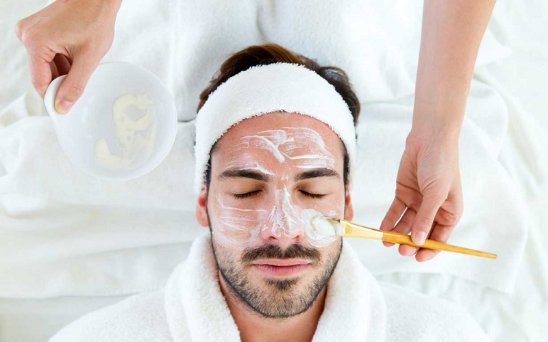 Trị mụn ẩn cho nam giới bằng cách đắp mặt nạ