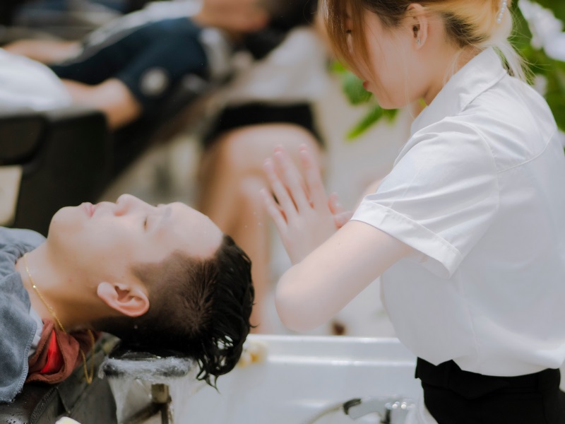 Quy trình gội đầu dưỡng sinh nam giới chuyên nghiệp