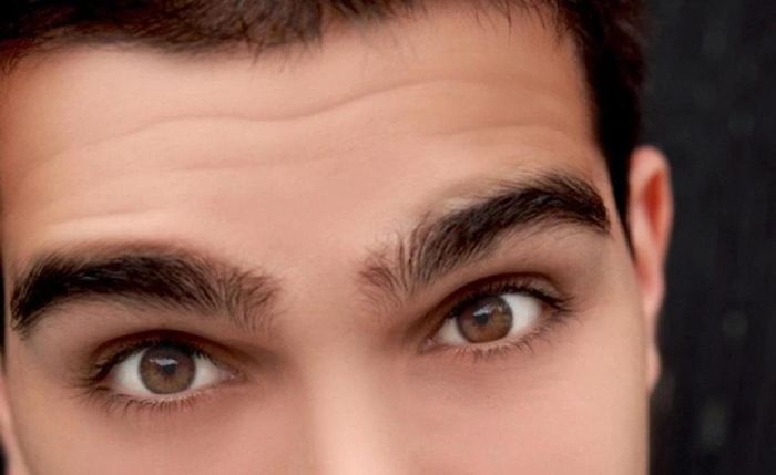 Nam giới lông mày rậm dày: Vén màn phong thủy chuẩn nhất